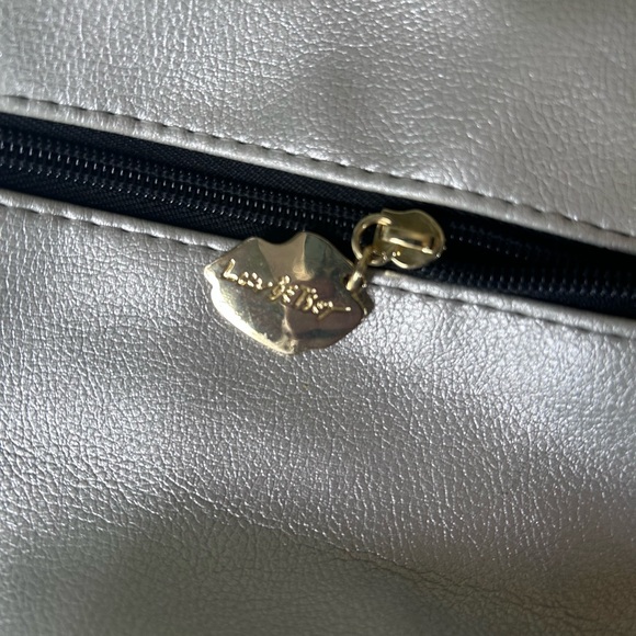 A pair of Betsey Johnson Unicorn Slate large weekender travel bags vacation - Picture 5 of 10